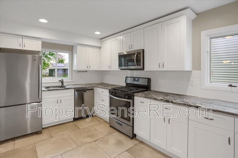 1333 S Xavier St - Photo 7 of 22