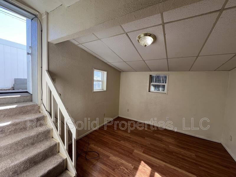 2616 Ames Ave - Photo 2 of 13