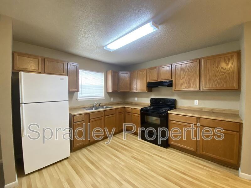 805 E 9th Ave - Photo 4 of 8