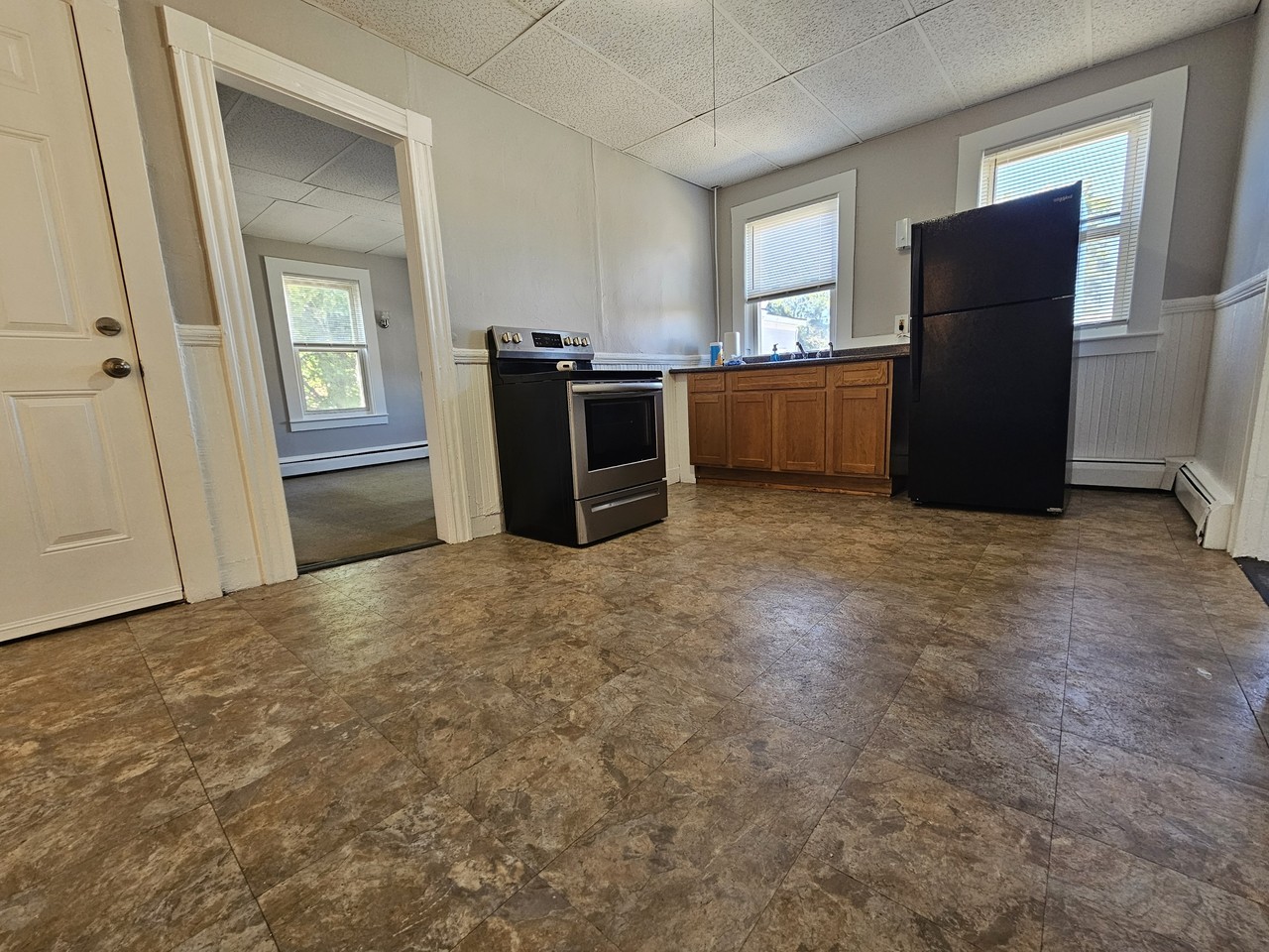 119 Newbury St - Photo 3 of 7