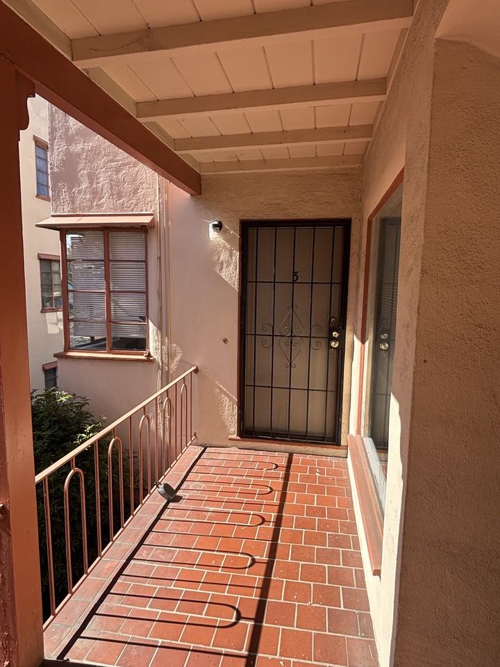 158 West Broadmoor Boulevard - Photo 2 of 17