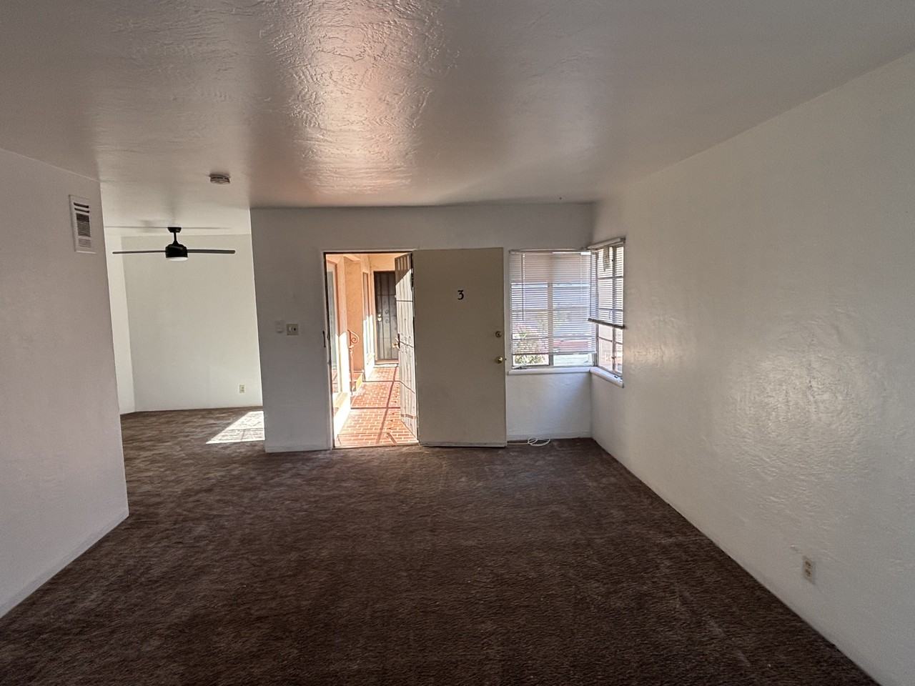 158 West Broadmoor Boulevard - Photo 4 of 17