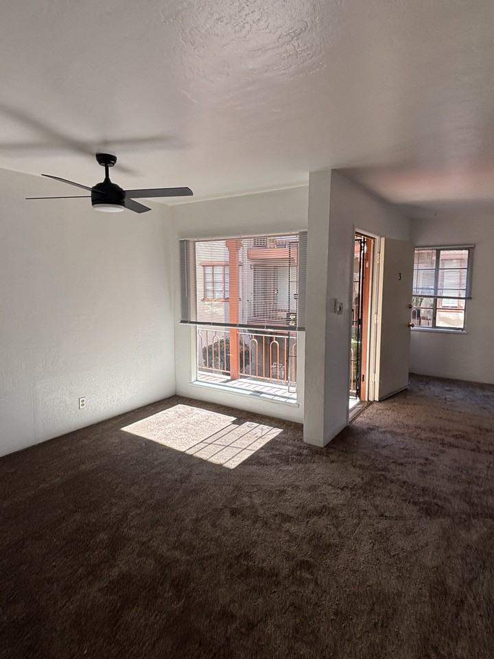 158 West Broadmoor Boulevard - Photo 6 of 17