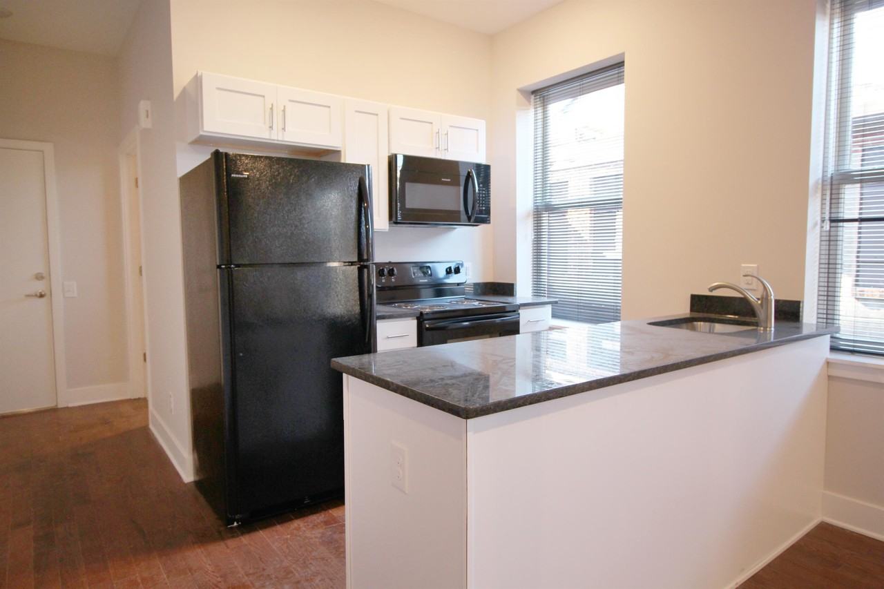 226 E Hanover St - Photo 2 of 4