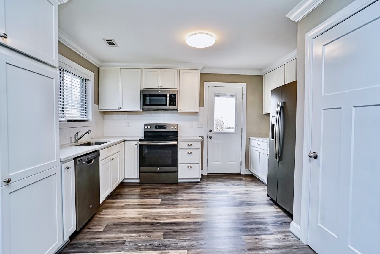 304 West College Street* - Photo 3 of 16