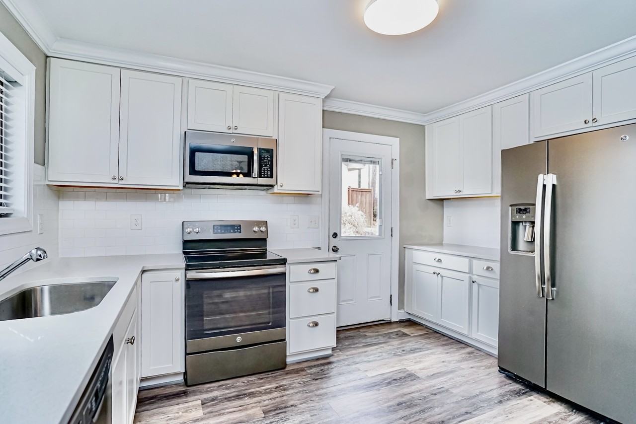 304 West College Street* - Photo 4 of 16