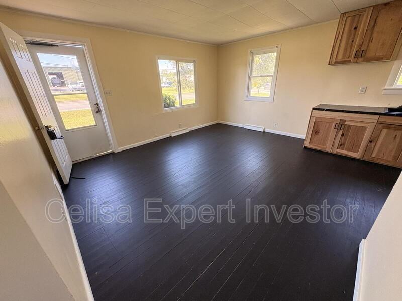 6418 Huguenard Rd - Photo 2 of 8