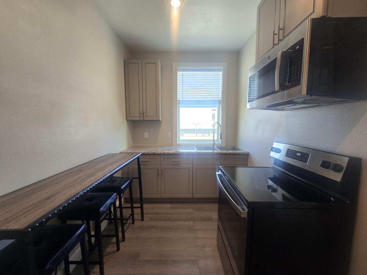 614 35th Street - Photo 6 of 14