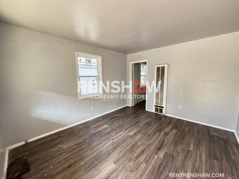 1462 Oakwood St - Photo 4 of 10