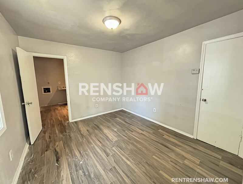 1462 Oakwood St - Photo 5 of 10