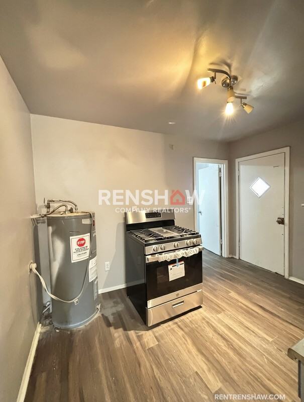 1462 Oakwood St - Photo 6 of 10