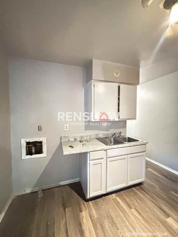 1462 Oakwood St - Photo 7 of 10