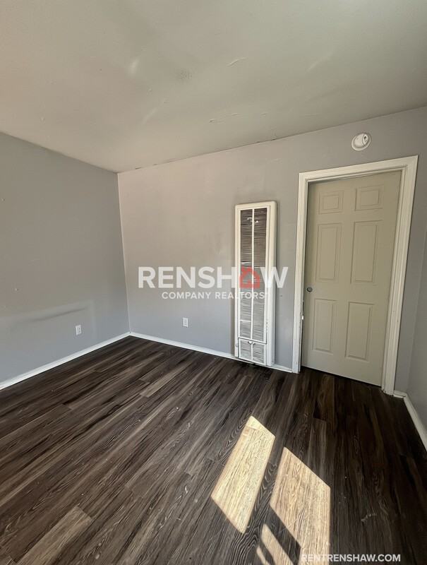 1464 Oakwood St - Photo 3 of 10