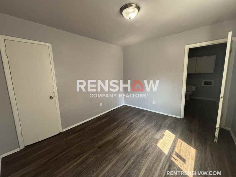 1464 Oakwood St - Photo 4 of 10