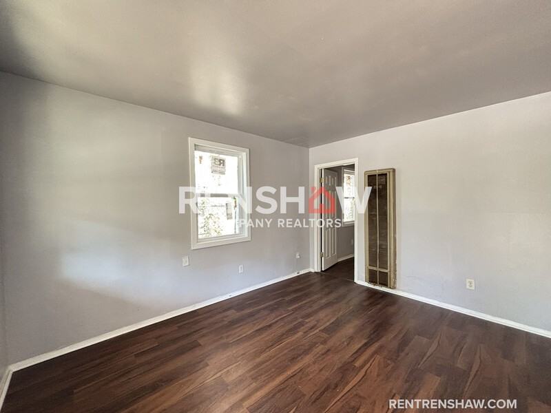1466 Oakwood St - Photo 3 of 13