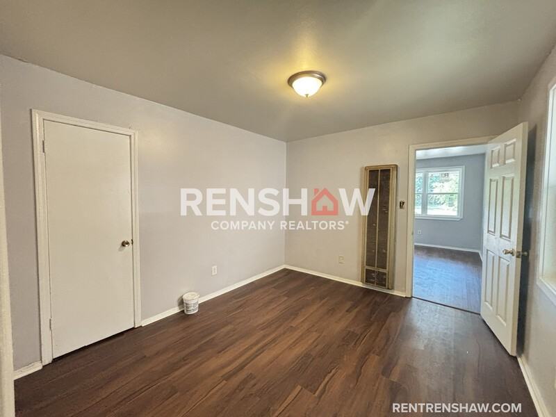 1466 Oakwood St - Photo 5 of 13
