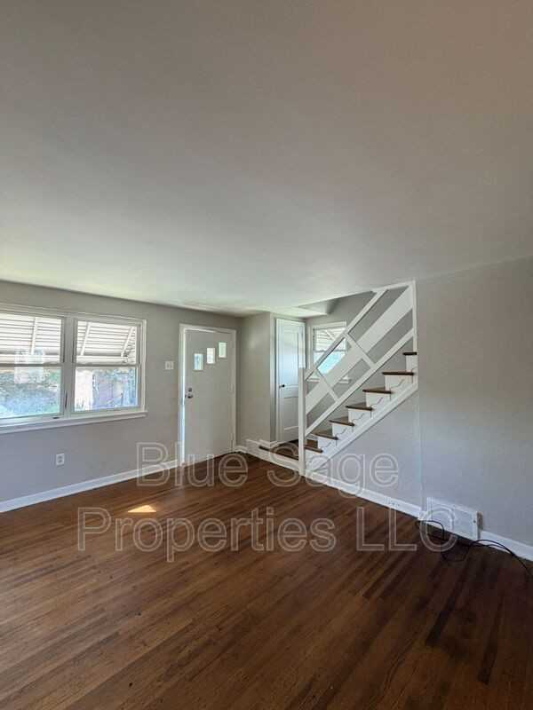 7007 Greenwood Ave - Photo 4 of 19