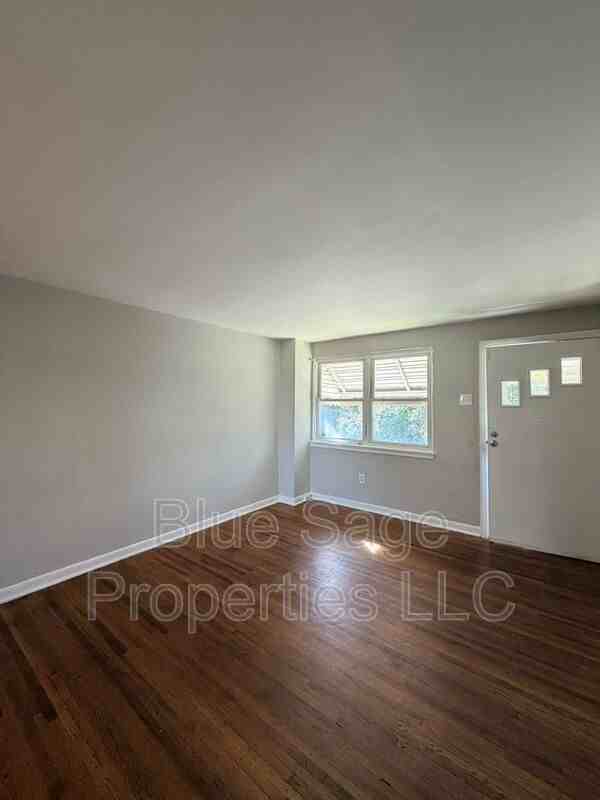 7007 Greenwood Ave - Photo 5 of 19