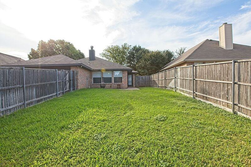 4502 Highlands Dr - Photo 3 of 35