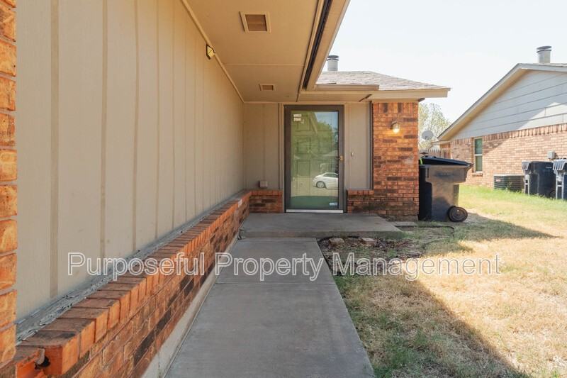 930 Sw 63rd St - Photo 2 of 24