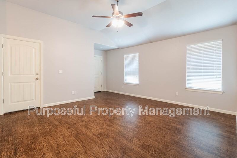 4329 Edinburg Way - Photo 4 of 28