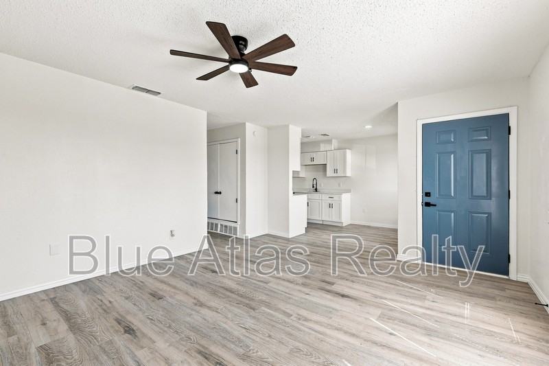 8137 Foxfire Ln - Photo 4 of 19