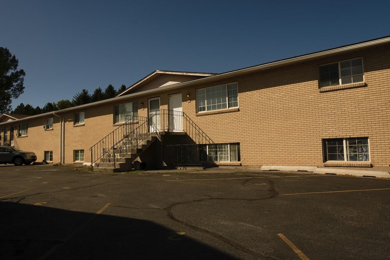 615 Hansen street - Photo 2 of 12