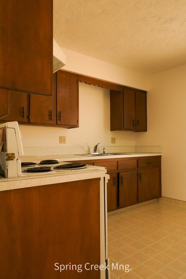 615 Hansen street - Photo 5 of 12