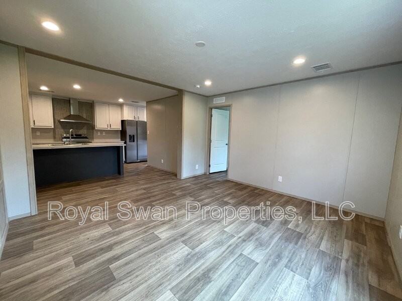 175 Smith St - Photo 3 of 21
