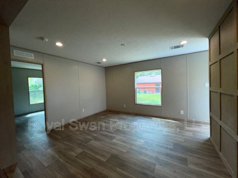 175 Smith St - Photo 5 of 21