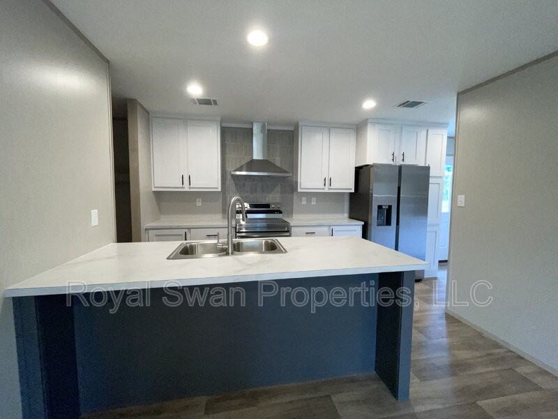 175 Smith St - Photo 6 of 21