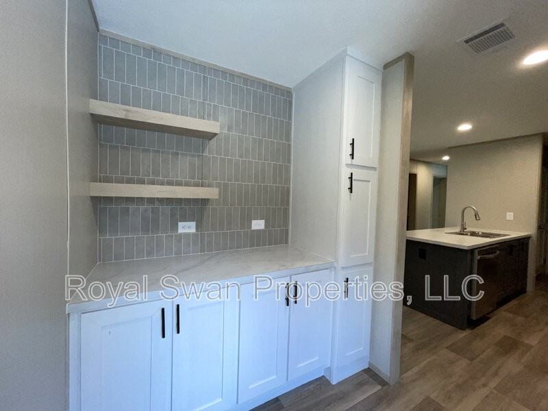 175 Smith St - Photo 7 of 21
