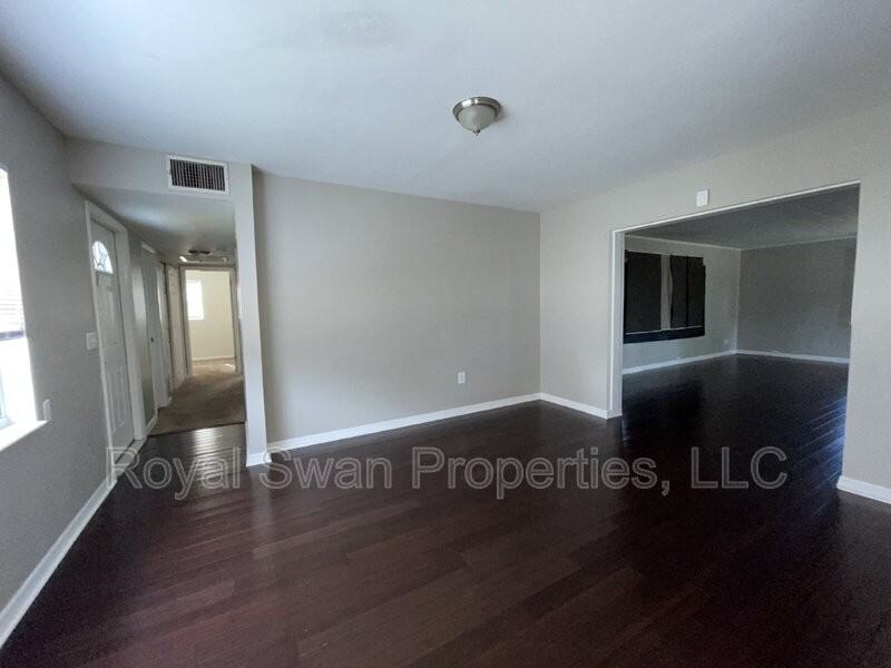 1644 Tangerine St - Photo 5 of 23