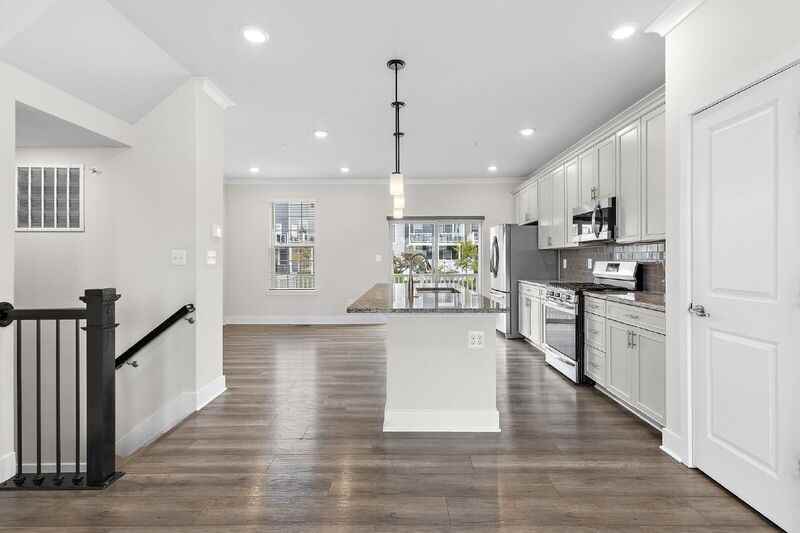 7807 Petigru Rd - Photo 3 of 29