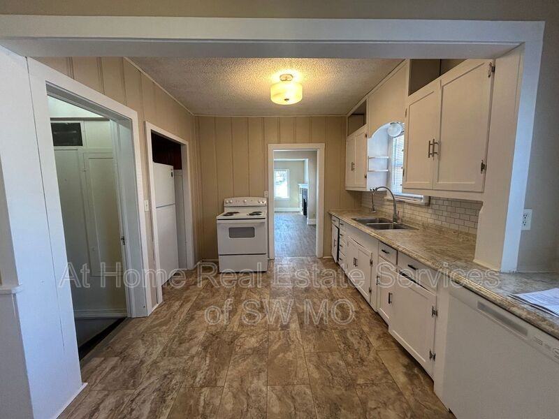 1040 S Ferguson Ave - Photo 6 of 20