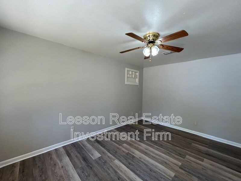 1102 Cloverdale Dr - Photo 2 of 17