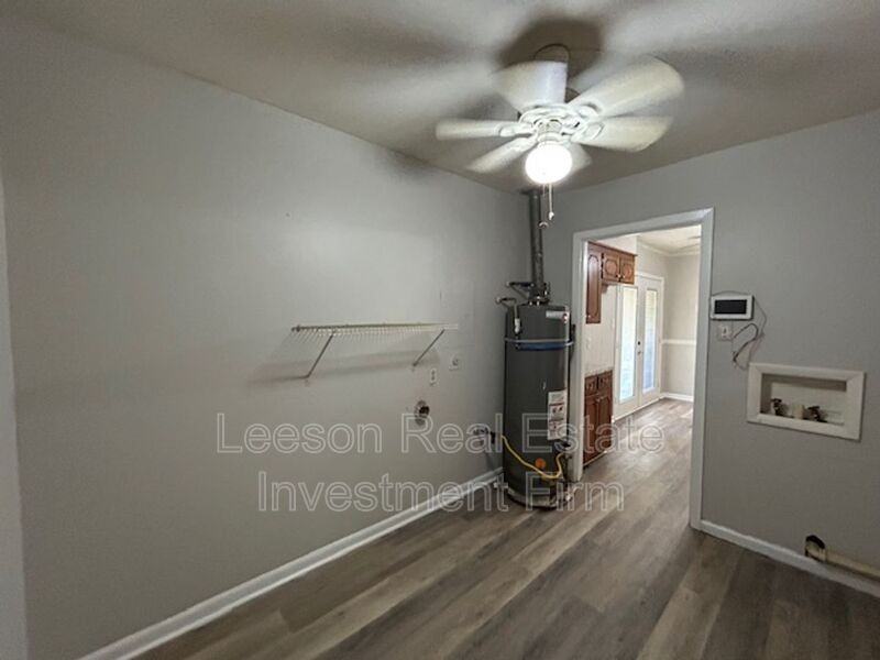 1102 Cloverdale Dr - Photo 6 of 17
