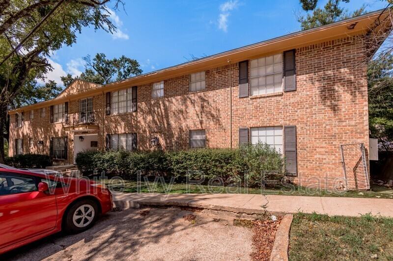 818 University Ave #6 - Photo 4 of 50