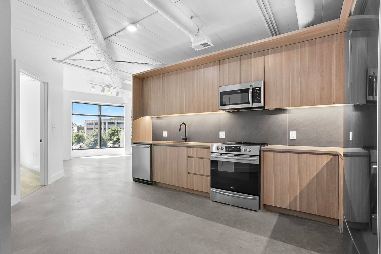 The Brit Apartments - Photo 5 of 44
