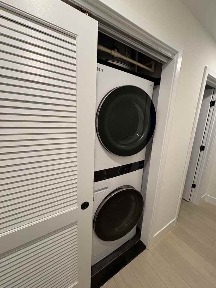 Modern and Sleek 611 S Fagley Street Apartments! - Photo 4 of 7