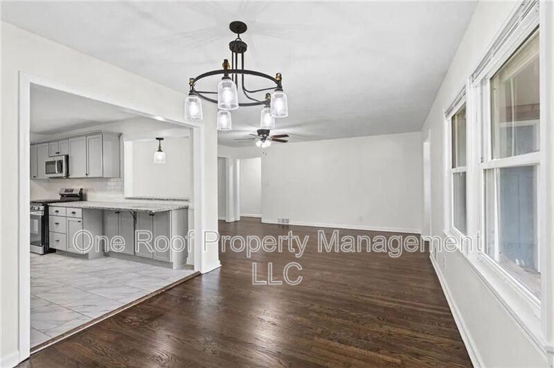 8105 E 80th Ter - Photo 5 of 33
