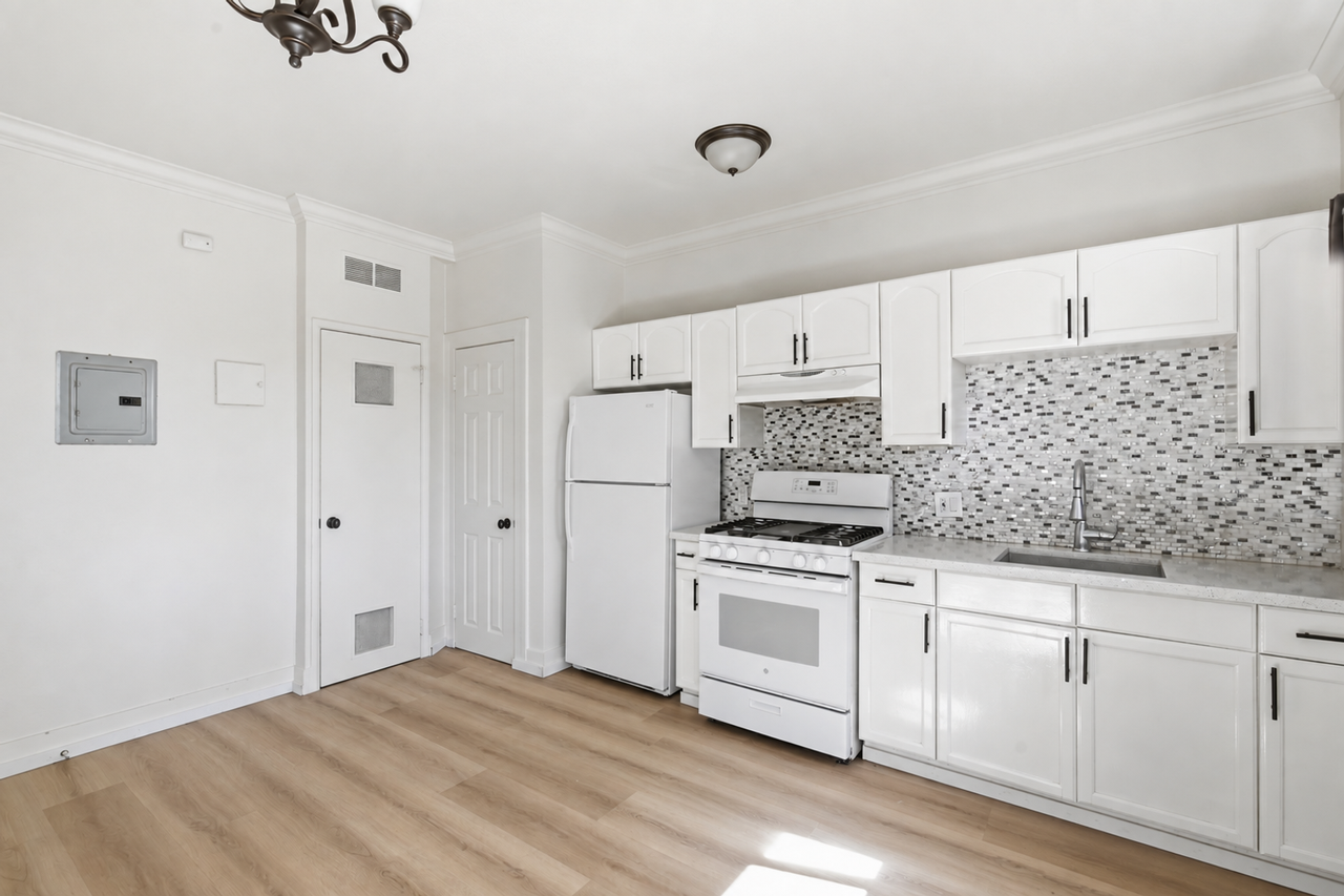 1444 W 28th St - Photo 2 of 26