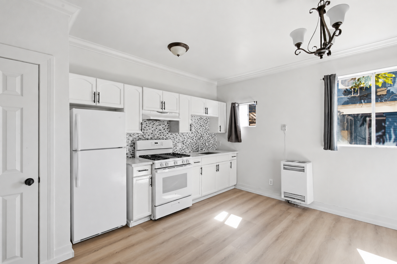 1444 W 28th St - Photo 3 of 26