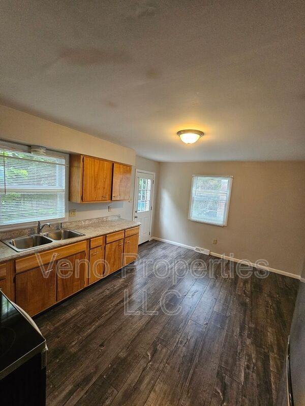 236 Old Niskayuna Rd #B - Photo 4 of 12