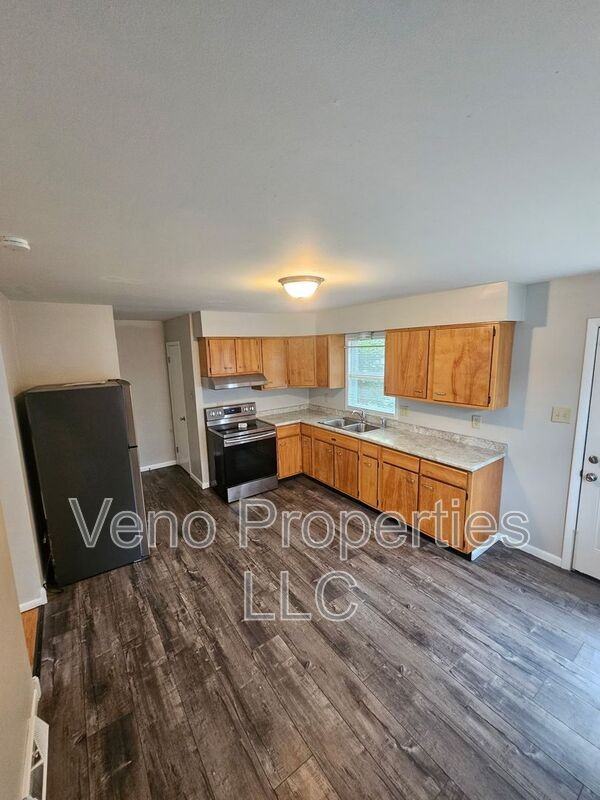 236 Old Niskayuna Rd #B - Photo 5 of 12