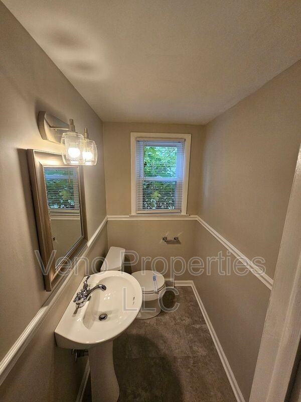 236 Old Niskayuna Rd #B - Photo 6 of 12