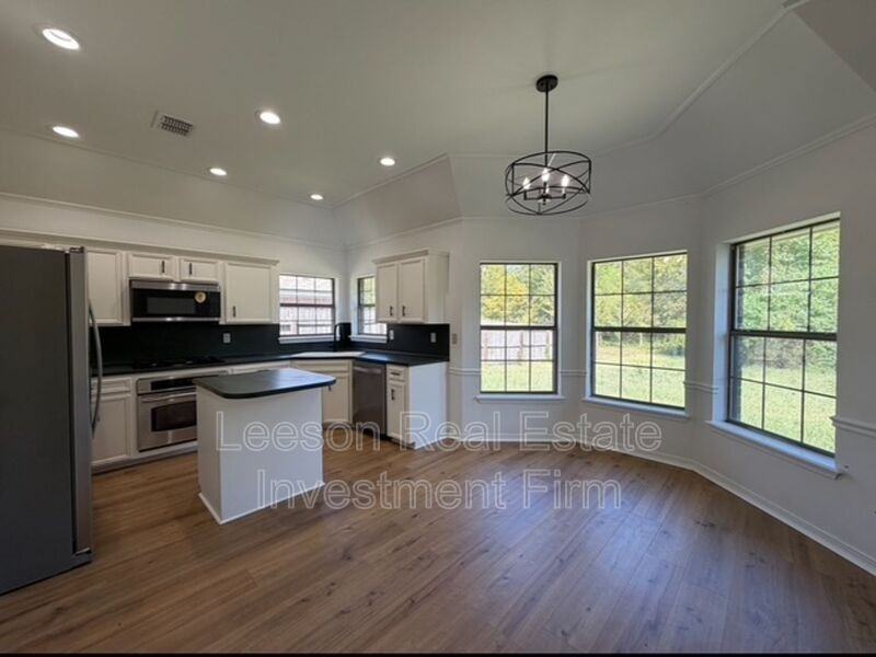 3120 Stockwell Rd - Photo 7 of 23
