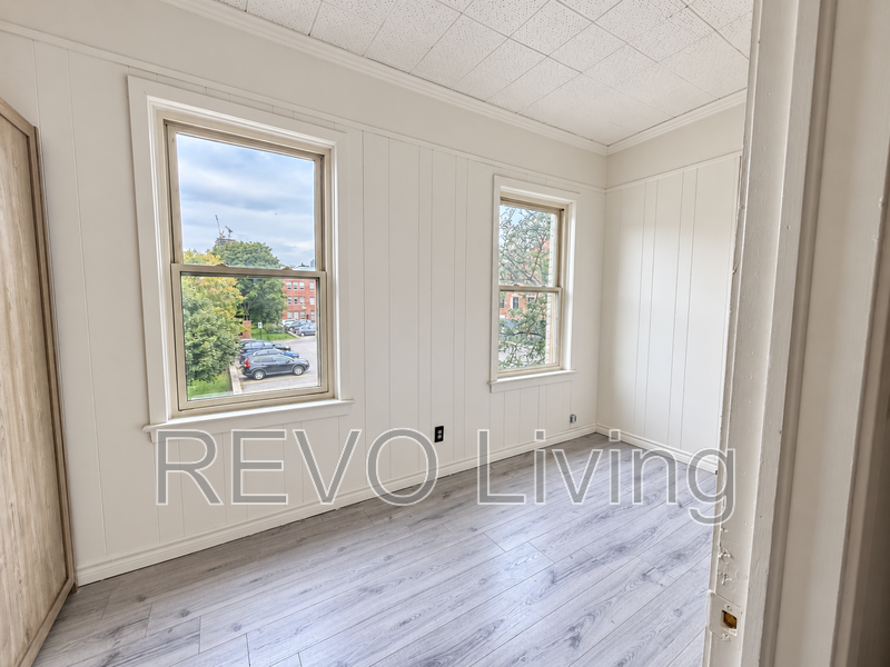 103 John St S - Photo 2 of 12