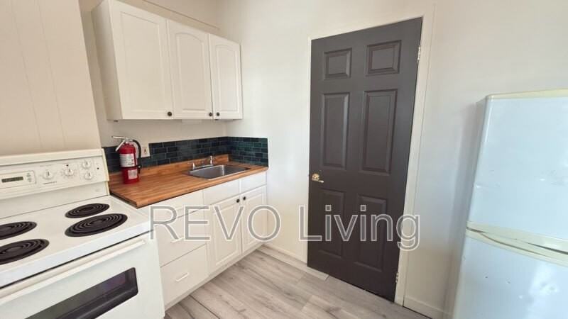 103 John St S - Photo 5 of 12