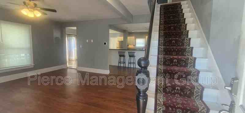 274 Beech St - Photo 7 of 22